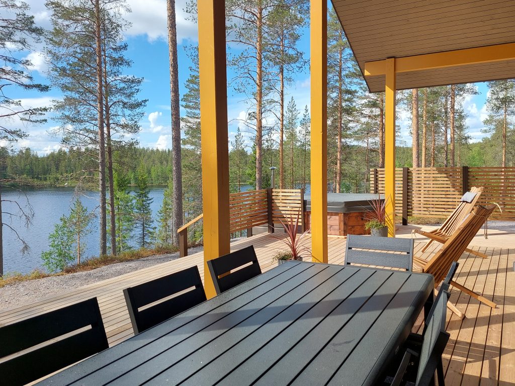 Privat terace and calmful lake - Villa Vasa, Rovaniemi