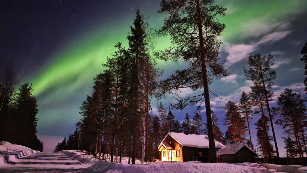 Beautiful northern lights giving magical light for Villa Vasa in Rovaniemi